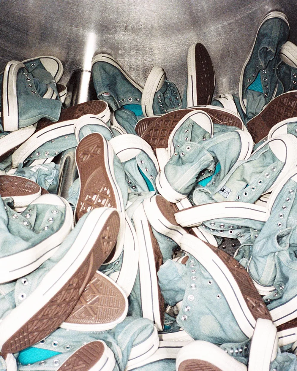 Stussy x Converse Chuck 70 Hi 聯名款發售!陰陽 Logo 居然是… Stussy x Converse x Our Legacy 染色工藝 - Stussy x Converse Chuck 70 Hi 聯名款發售!陰陽 Logo 居然是…